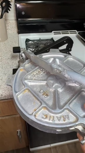 My hands-off tortilla press and griddle combo. Because I like my tortillas fresh and my life easy! #howtomaketortillas #makingtortillas #mexicangrandma #tortillalover #PerfectTortillas | Presa Pan