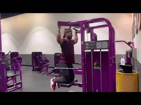 Planet Fitness Pull Up Machine - How to use the pull-up chin up Machine