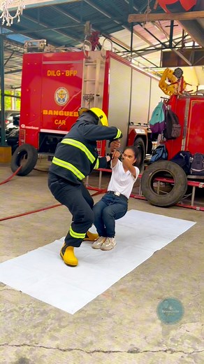 Rescue techniques used to transport an injured or unconscious person. … #rescuetechniques #carries #carry #rescue #firefighterscarry #firefighter #firefightertraining #Bomberos | firenuzzle