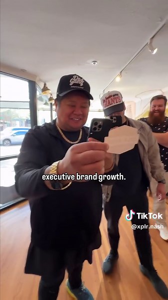 You NEED to make Gallatin,TN your next day trip out of Nashville because it did not disappoint!🚗💨 Big thanks to @johnmediana of @executivebrandgrowth for showing us around. Check out the highlights of our trip below! We started our day with a much-needed caffeine fix @blackelm.coffee , where we had the pleasure of meeting Mayor Paige Brown, who gave us a fascinating rundown of the city’s history! Next, we grabbed lunch @swaneyswiftsonthesquare - a must-visit spot with killer burgers and shakes