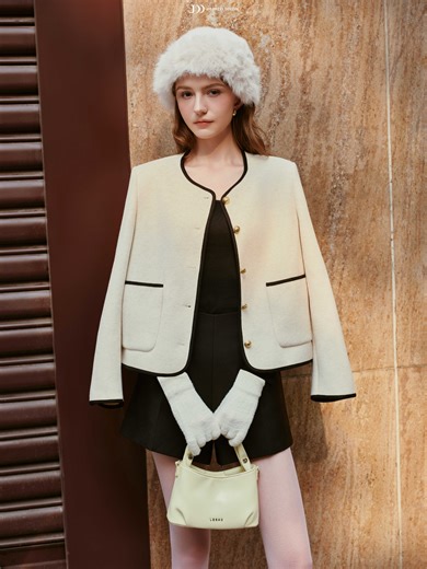 Áo Khoác Dạ Dáng Ngắn - Sự Kết Hợp Giữa Sang Trọng Và Tiện Dụng