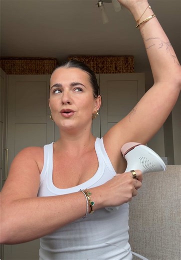 Summer is 4 months away so I’ve finally cracked open my Philips Lumea 9000 ready to be a dolphin 🐬 @Philips Home Appliances