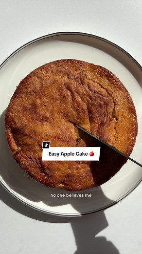 Easy Apple Cake Recipe with Vanilla Cake Mix and Apple Pie Slices