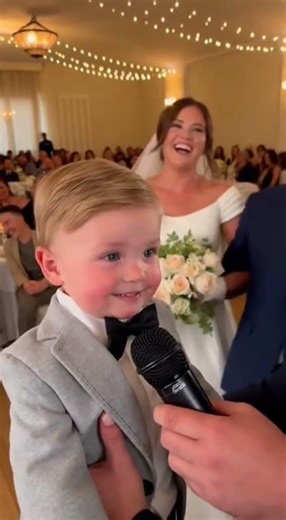 Bebé deja a todos en shock en la boda 😆#boda #matrimonio #humor #videosgraciosos #viral #tendencia