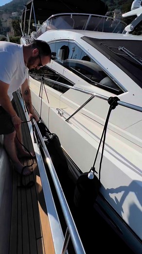 Dis-moi Patrick, comment on fait un nœud de Cabestan ? Follow us 👉🏼 @prestigious.yachting 🎥: by @prestigious.yachting #yacht #yachting #tutoriel #bateau | Prestigious Yachting