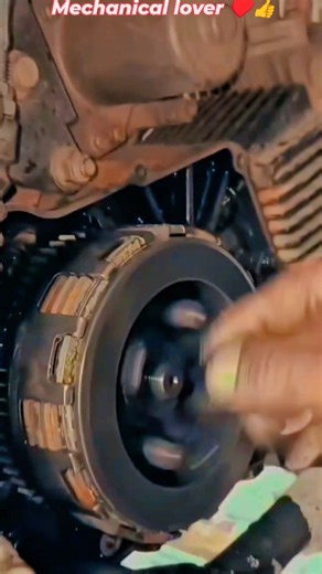 Monu Kumar on Instagram: "Splendor bike ki clutch plate change how to bike repairing #viral #viralreels #viralreelsvideo❤️"