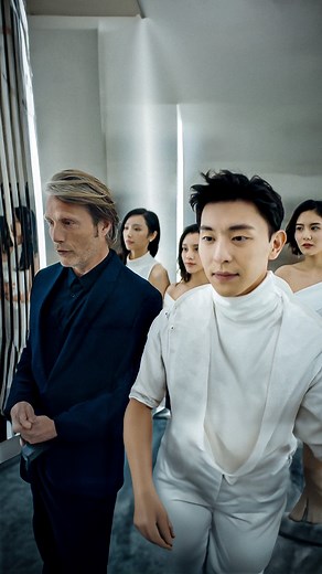 Good Ads Matter on Instagram: "Turns out the sharpest look… is no dress code at all #GoodAdsMatter In 2019, Jack & Jones teamed up with Mads Mikkelsen and Deng Lun for an ad titled “No Dress Code?,” and it’s every bit as sharp as the suits they wear. The ad follows the two friends (Mad and Deng) getting ready for a glamorous penthouse party, only to realise that when it comes to style, rules don’t always apply. Shot entirely on elaborate studio sets outside Beijing (under a bottleneck schedule, 