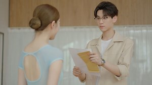 11 reactions | Cinderella received a friend request from the CEO, but she thought it was a liar playing tricks on her. 灰姑娘接到总裁的好友申请，她却认为是骗子在耍她 #chinesedrama #TianXiWei #WangXingyue #TanSongYun #JingBoran #hotdrama #ZhaoLusi #JuJingYi | C-drama guide | Facebook