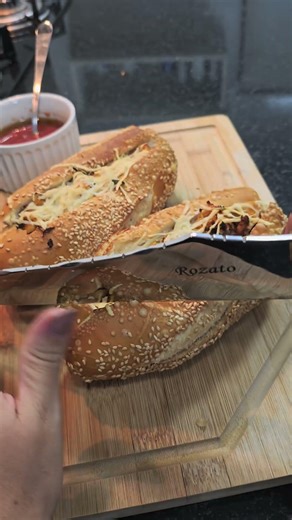 Baguetinha de frango com molho de tomate