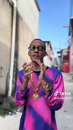 Favela: O MC e a Cultura do Funk Brasileiro