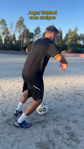 82K views · 1.4K reactions | Jogar à bola com os amigos é complicado! ⚽️ #futebol #amigos #reels #humor #mpstreet #reelsinstagram #comedia #instagram #viral | M.P.Street | Facebook
