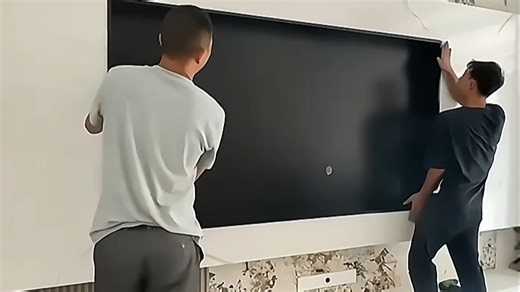 观影流畅超沉浸电视官方自营，搭载Mini-LED技术，4K超高清画质，支持120Hz高刷，明暗细节清晰呈现，畅享影院级视觉体验，居家观影新选择。