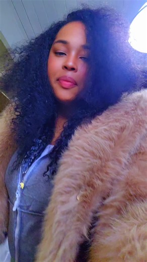 hollyishillz (@hollyishillz)’s videos with Do You Love What You Feel - Rufus & Chaka Khan