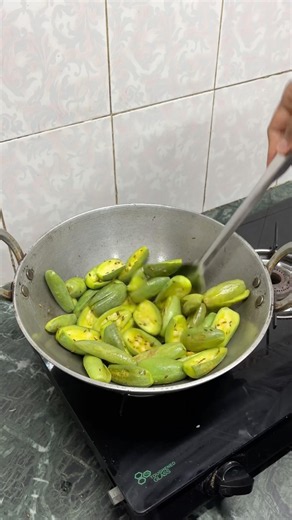 Bihari Style Masala Parwal Recipe 😋 | Itni Tasty Ki Baar Baar Banaoge! #shorts #masalaparwal