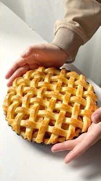 Will you try this classic cinnamon apple pie? #apple #pie #baking