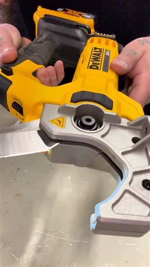 Get clean, burr-free performance in plastic materials up to 2 inches with the DCE180B 20V MAX* Plastic Tubing Cutter that cuts up to 3 times faster††. Delivering up to 400 cuts per charge**, this tool features both automatic and manual cutting modes and an automatic LED to help optimize user control. With a D-handle style grip that provides a balanced grip and a corrosion-resistant stainless steel blade, the 20V MAX* Plastic Tubing Cutter is built for efficiency and productivity on mechanical, e