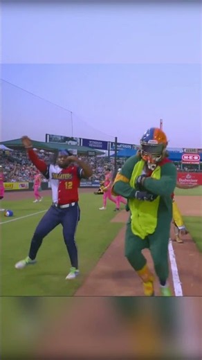 Texas Tailgaters Slugger Kyle Martin Goes Deep in a Dinosaur Suit 🦕🍌 #baseball #bananaball