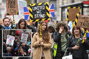 Anti-mask mob muster in huge crowd to demand end to lockdown in London protest