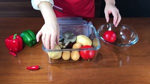 Extra Large Glass Storage Containers with Lids, Set-8-Piece Lunch Containers, Ideal for Storing Food, Vegetables, Fruits, Baking Cake & lot of other Tasty Food (Square)