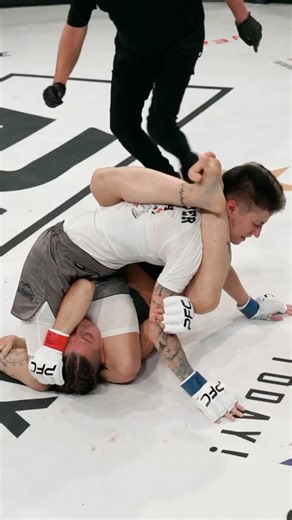 Comeback Submission 🔥 Peak Fighting #wmma #pfc #mma