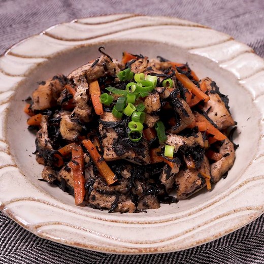 鶏もも肉とひじきの煮物 作り方・レシピ | クラシル