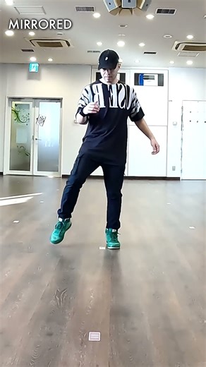 How to House Dance for Beginners | Easy 2-Step (No Talking) #dancemoves #shorts #beginnertutorial