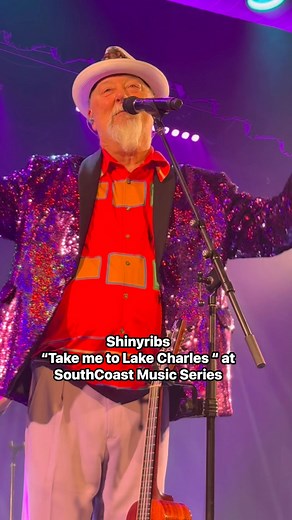 Shinyribs performs “Take me to Lake Charles” at Southlake Theatre in Lake Charles, LA #shinyribs #takemetolakecharles #lakecharles Southlake Theater #SouthCoastMusicSeries Shinyribs | Craig Crawford