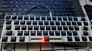 【经验分享】教你一招秒杀几乎机械键盘故障。维修键盘按我这么来，准没错！