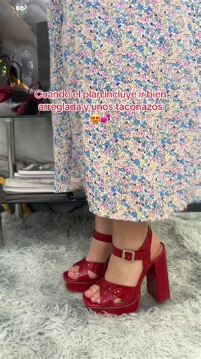 Tacones rojos: cómo combinarlos para deslumbrar en cada paso