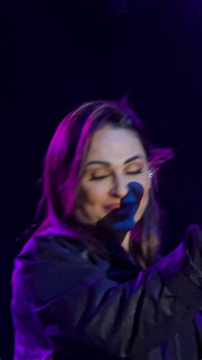 Siamo noi la vita che fa vivere nel cuore, questo amore incancellabile ✨️ Anna Tatangelo #AnnaTatangelo #tatangelo #ragazzadiperiferia #summertour #tour2025 | Quarantaconcerti