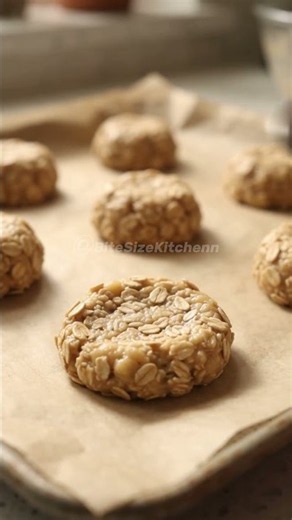 3 Ingredient Banana Oat Cookies 🍪 | Easy Healthy Treat! #recipe #trendingshorts
