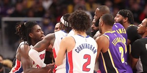 LeBron James, expulsado por dar un feo codazo a Isaiah Stewart