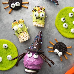 Give your Halloweenie treats some extra adorable flare with edible googly eyes! Full Recipe: taste.md/2iq88Nj | Tastemade