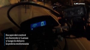 Un control de rutina en Rosario derivó en una peligrosa persecución cuando un joven de 25 años, que salía de trabajar, decidió darse a la fuga. Luego de la detención se le realizó una multa por evadir el control, darse a la fuga y no contar con el casco | Diario La Capital