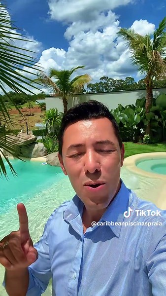 🏝️𝙋𝙞𝙨𝙘𝙞𝙣𝙖 𝙦𝙪𝙚 𝙫𝙤𝙘ê 𝙧𝙚𝙖𝙡𝙢𝙚𝙣𝙩𝙚 𝙫𝙖𝙞 𝙪𝙨𝙖𝙧! Com a piscina praia, você nunca vai dizer que não usa sua piscina. Águas cristalinas, areia para relaxar e o som da cascata tornam o ambiente irresistível! #piscinasincriveis #piscinapraia #piscinasmodernas #qualidadedevida #luxoemcasa #pousadas #TransformaçãoDeEspaços #reformadecasa #casaaltopadrao @jholenno