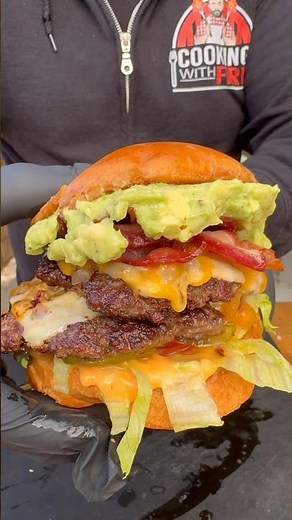 Bacon avocado smash burgers with ‪@LoCoCookers‬
