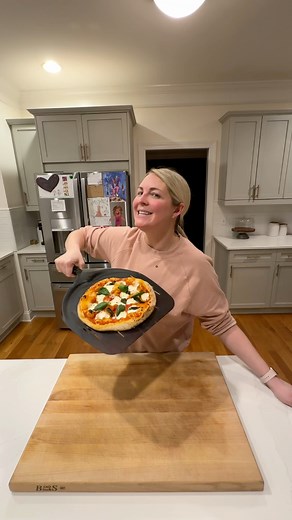 The BEST same day sourdough pizza recipe!! Light and airy crust with amazing chew! You will LOVE it!!🍕👌🏼 #sourdoughpizza #sourdoughforbeginners #sourdoughrecipe #pizzadoughrecipe | The Real Sourdough Mom