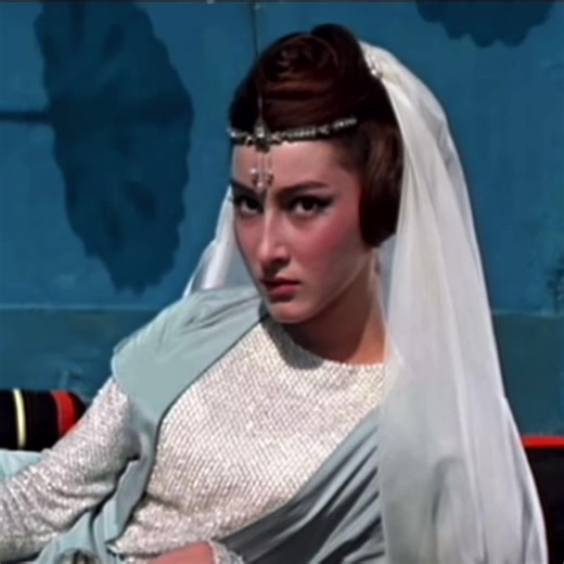 Dodo Chogovadze in Aladdin and His Magic Lamp (1967) #VolshebnayalampaAladdina #BorisBystrov #DodoChogovadze #AladdinandHisMagicLamp #aladdinandhismagiclamp1967 #aladdin #60s #middleeast #film #filmhistory #aesthetic #culture #vibeyvidzz