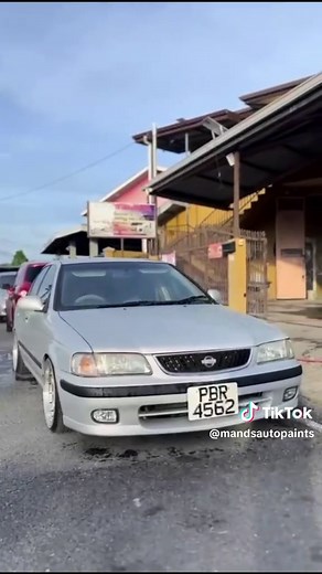 Custom Silver Pearl Car Paint with Green Effects