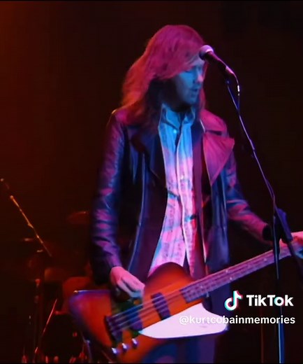 Nirvana Live at Reading 1992 - About a Girl Performance
