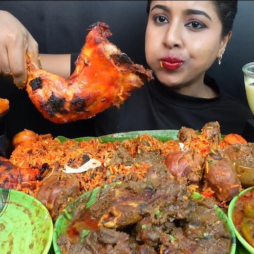 ASMR: EATING SPICY CHICKEN CURRY🔥 BASMATI RICE || #shorts #mukbangn#asmreating #mukbangasmr #asmr