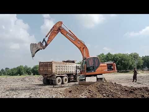 Excavator Trucks: The Art of Loading 33 Tons