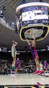 Alley Oop! 🏀 📷: @tony_vasquez_ for @nuvoindy | Vasquez Photography