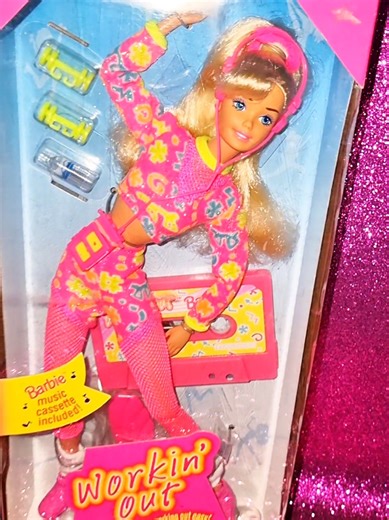 Workin' Out Barbie from 1996 💖 😍 She's Perfect 😍💖 Por fín en mi colección 💖💖💖 una más de mi Checklist de Barbies más deseadas 😍💕 #barbie #90sbarbie #barbiecollector #vintagebarbie #muñecasbarbie