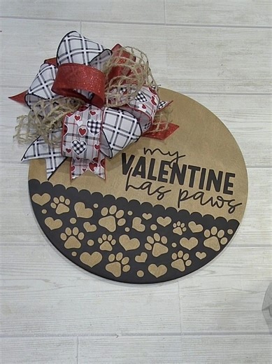 I'm in love with this new design. #woodsigns #signmaker #doorhanger #valentinesdaydecor #diydoorhanger