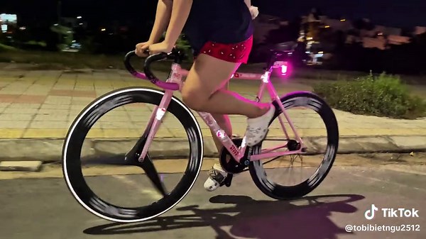 Tsunami Fixed Gear Cycling in Vietnam