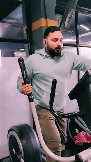 cardio workout cross trainer machine exercise 💪🧔#motivation #gymmotiuationoideo#gymworkout #goldygym