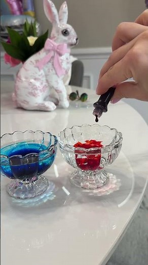 Easiest way to dye beautiful Easter eggs! #easter #lifehack #diy #eggs