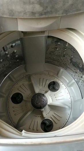 How to clean the inside of your washing machine with vinegar and baking soda