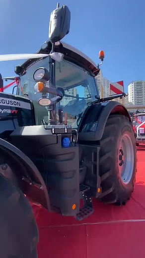 300 beygirlik dev kontrolümüz altında @Serdar Unluturk çekimlerinden dolayı @Ahmet Dursun Yılmaz a teşekkür ederiz bir daha ki fuarlarda görüşmek üzere #masseyferguson #memişoğulları #agcopower #fyp